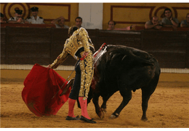 Toreando así con la mano izquierda